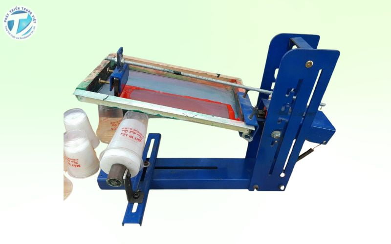 Máy in lụa thủ công là loại máy được sử dụng chủ yếu trong các xưởng in nhỏ 